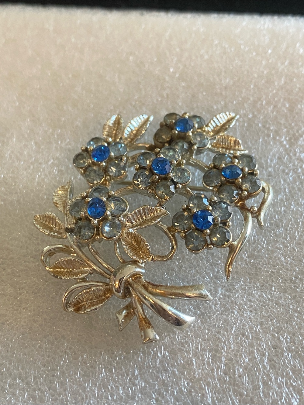 Vintage Silver-Tone Coro Blue Rhinestones Floral Brooch Elegant Women’s Jewelry
